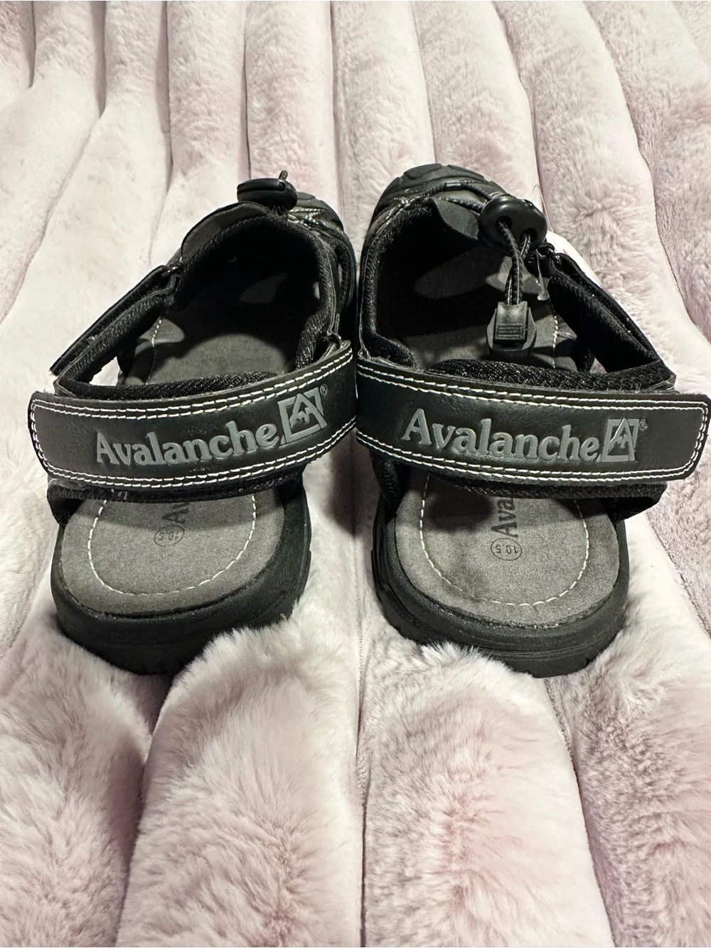 10.5 Men’s Avalanche Black Closed-Toe Bungee Sandals